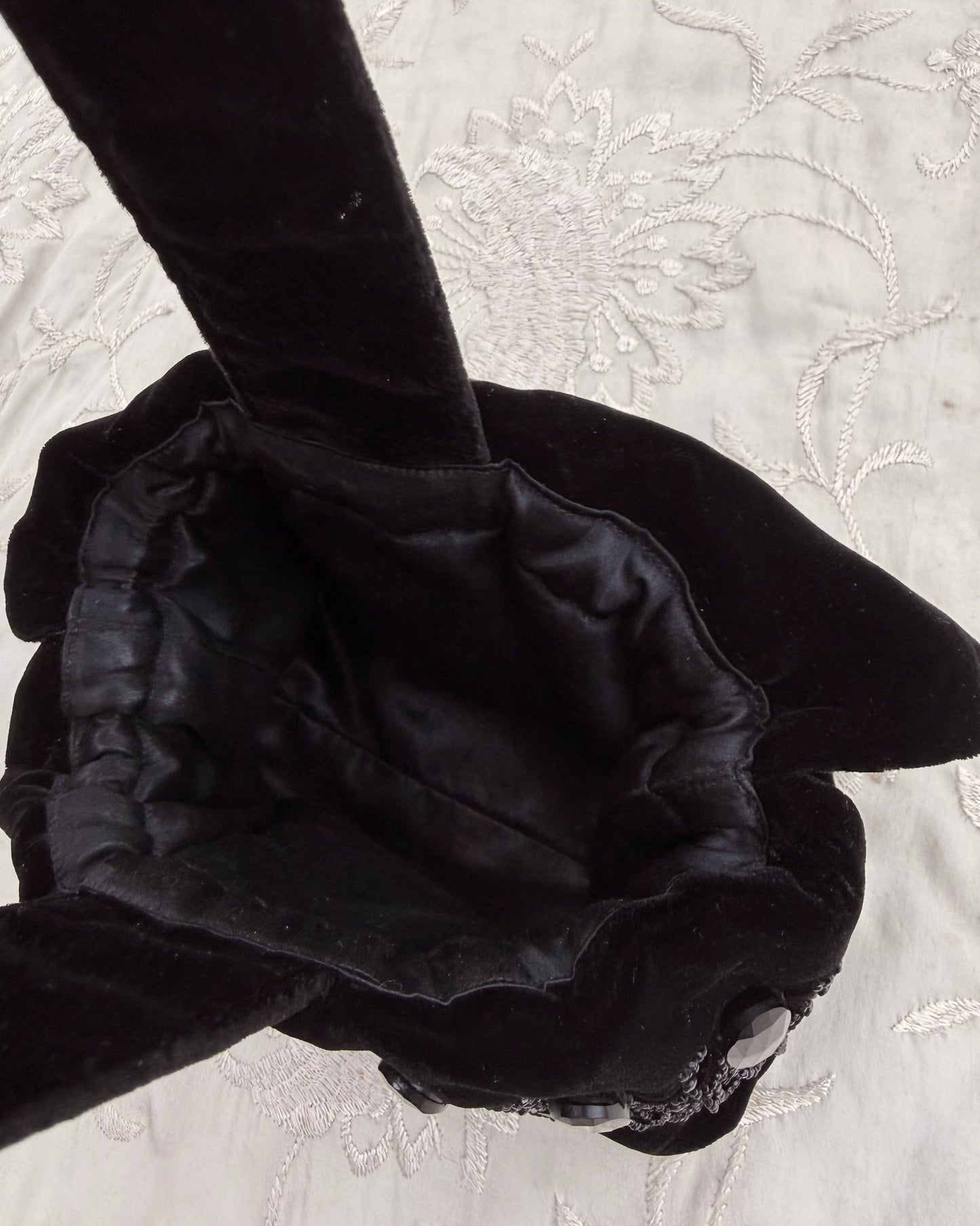 60s Victorian Revival Velvet Beaded Purse