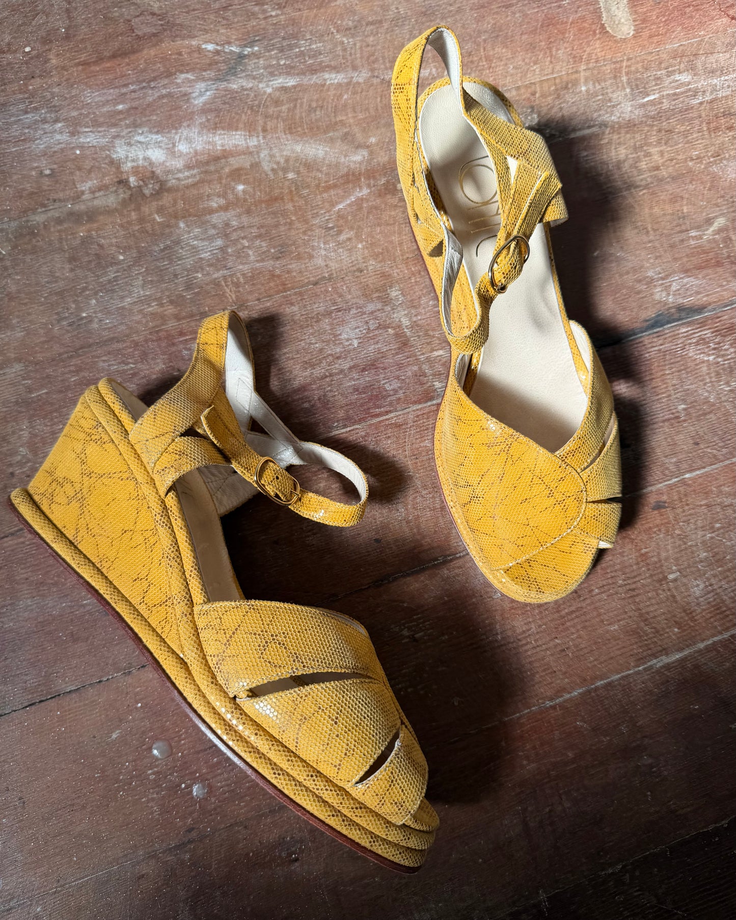 70s Mustard Leather Embossed Wedge Sandals [39/8.5]