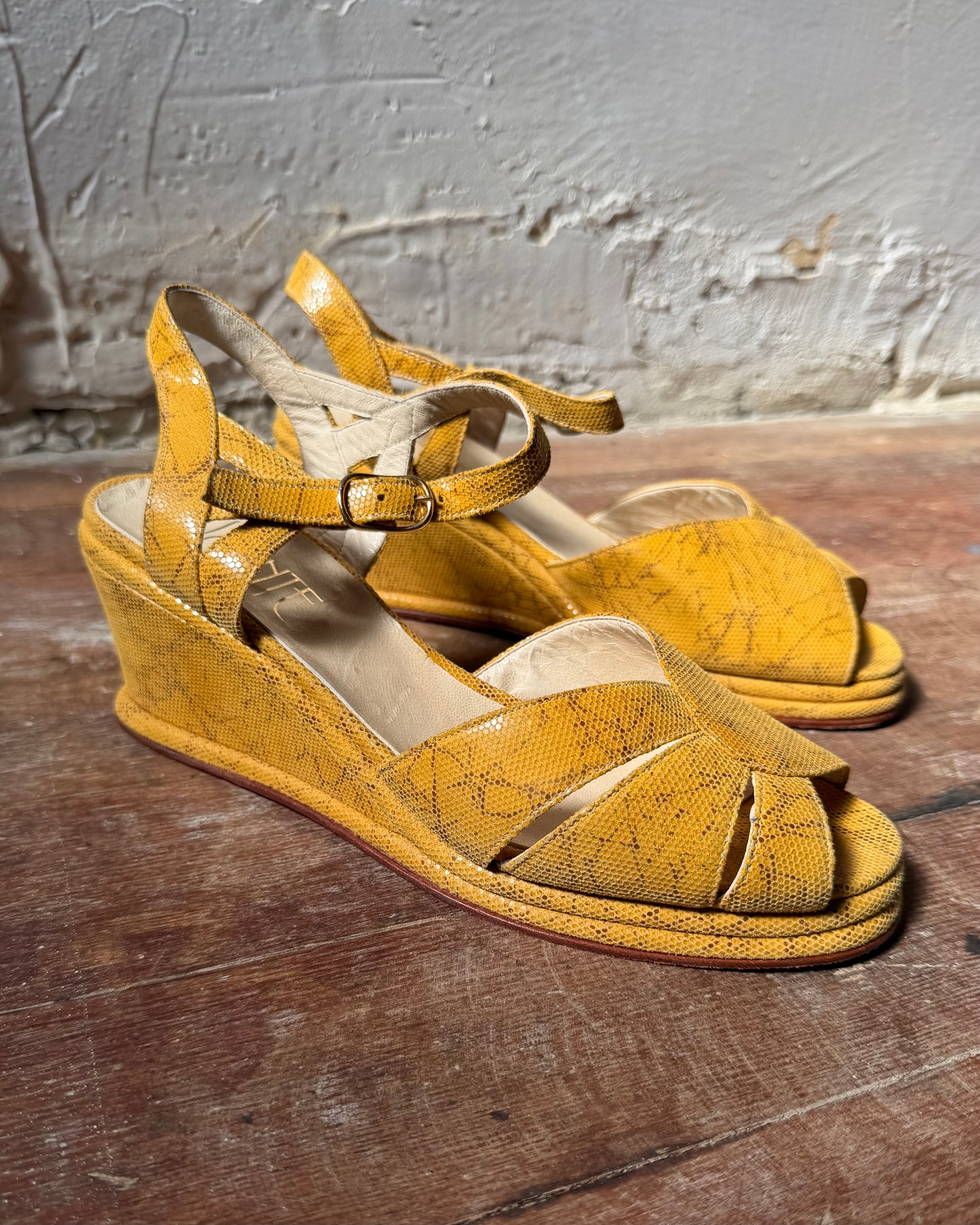 70s Mustard Leather Embossed Wedge Sandals [39/8.5]