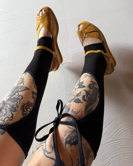 70s Mustard Leather Embossed Wedge Sandals [39/8.5]