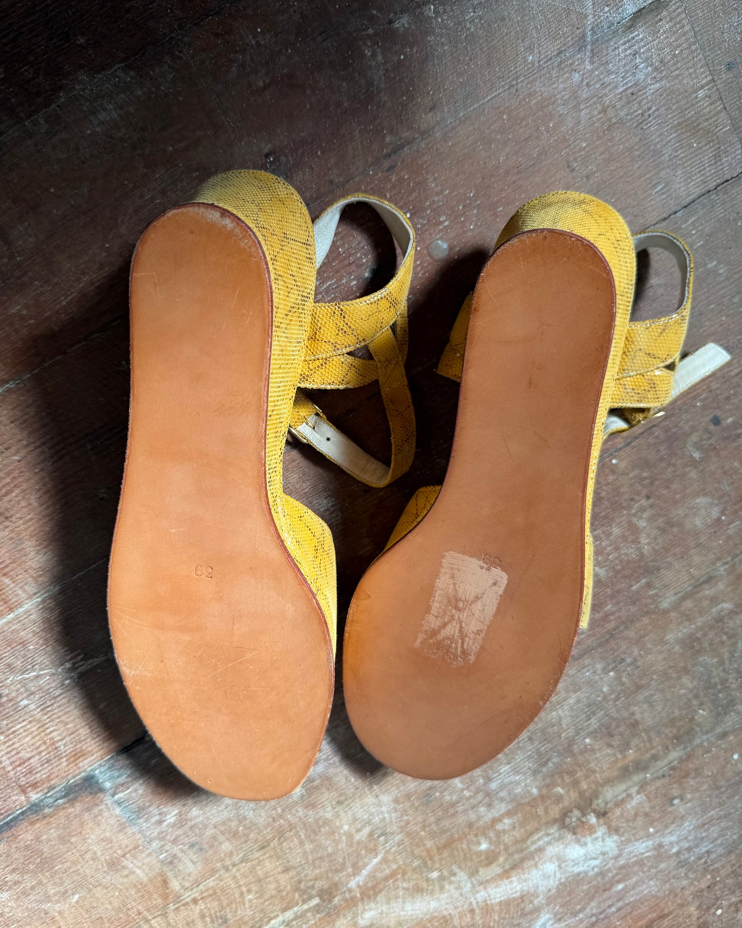 70s Mustard Leather Embossed Wedge Sandals [39/8.5]